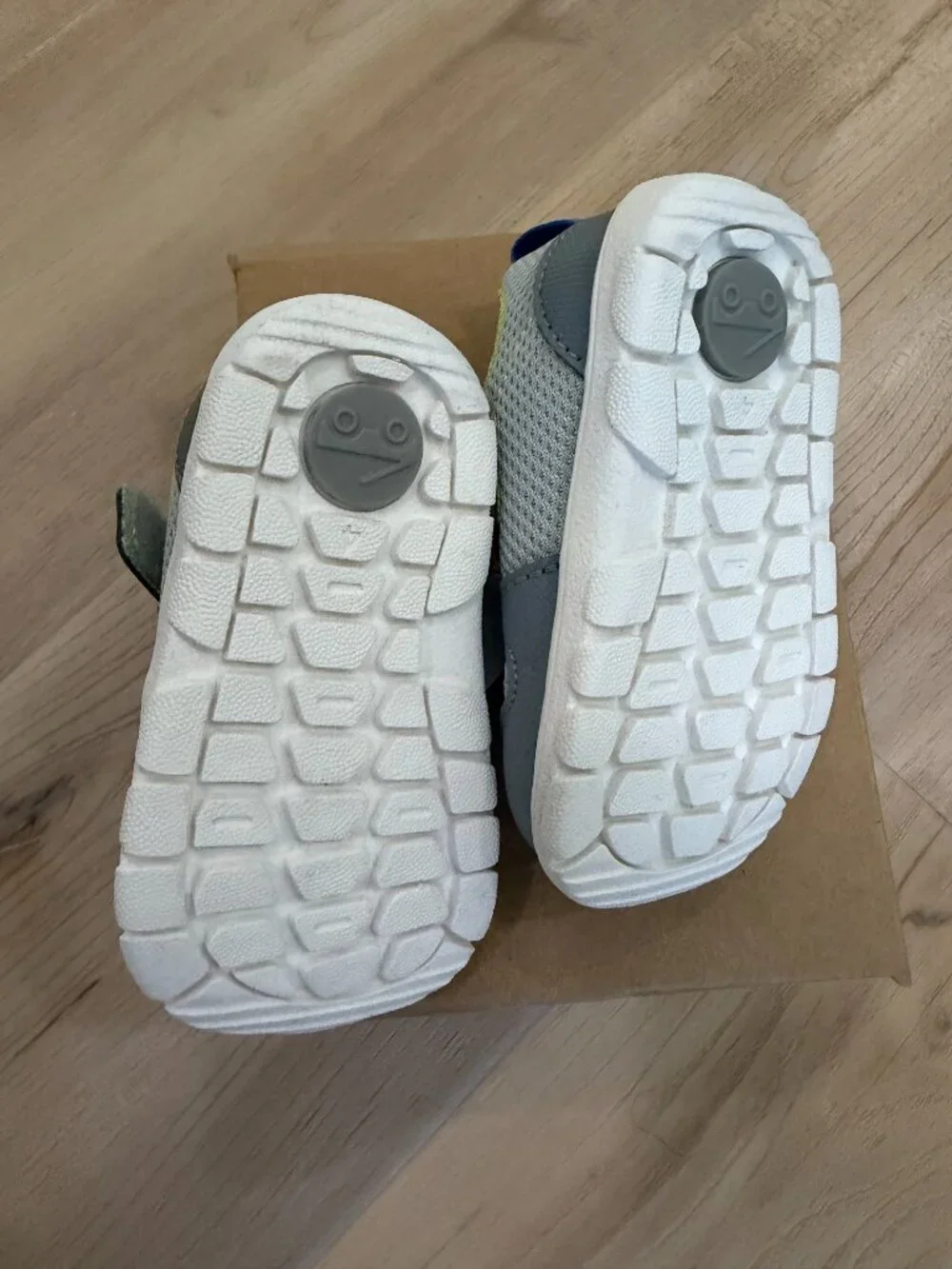 See Kai Run Basics Gray and Lime Toddler Tenny Sneakers Size 4